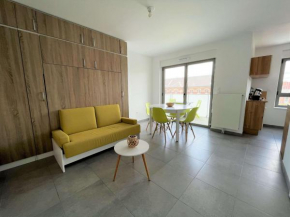 Studio moderne 30m² avec balcon et parking, accès direct plage et commerces, entièrement équipé. - FR-1-646-11